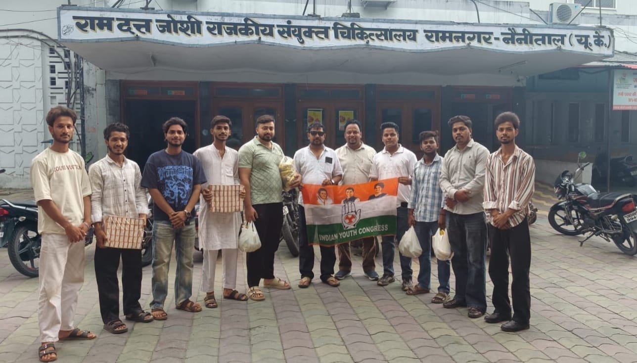 युवा कांग्रेस के स्थापना दिवस पर अस्पताल में फल-जूस वितरण, मरीजों का जाना हाल।