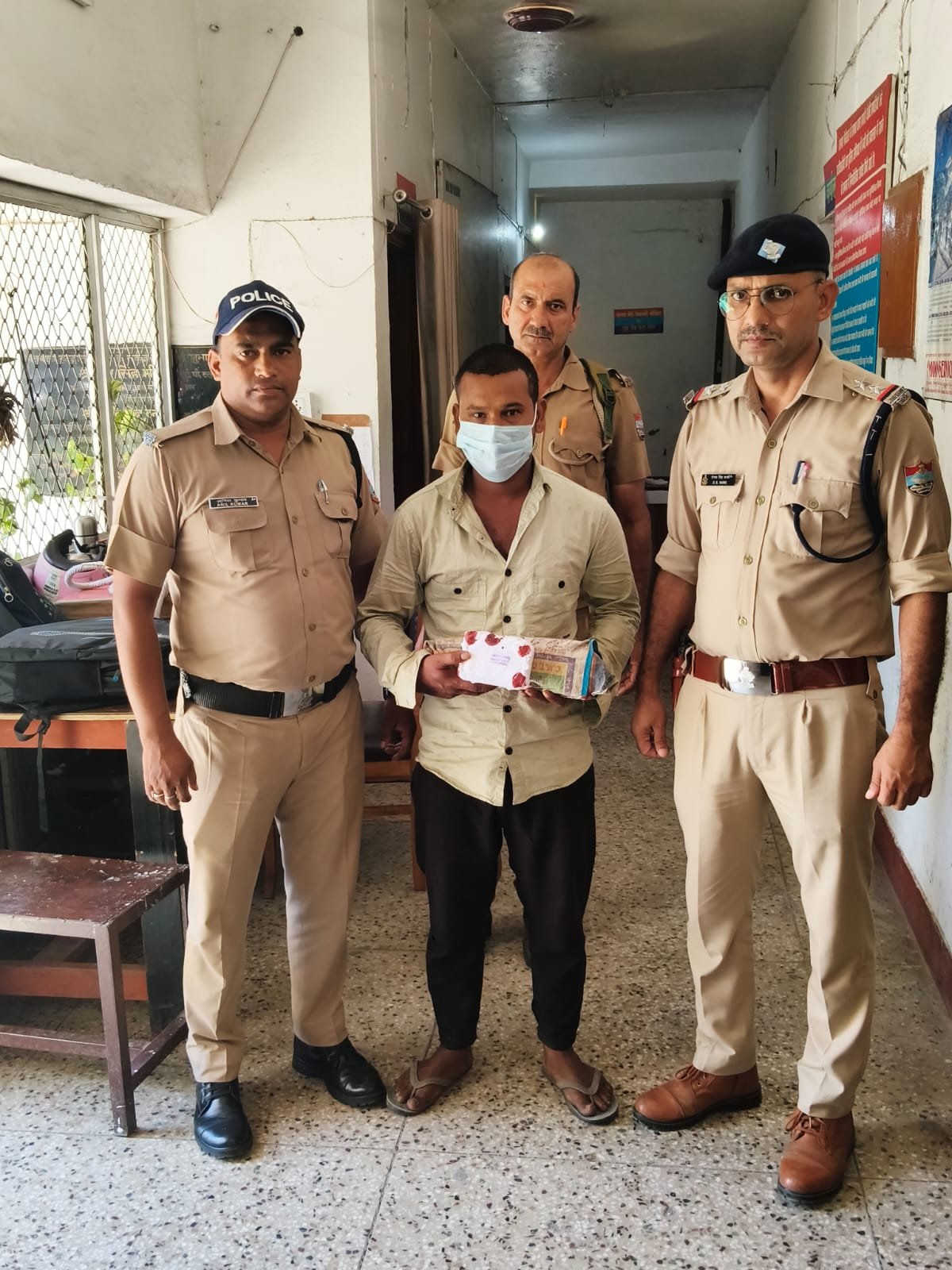 ऑपरेशन प्रहार ने पकड़ा नशे का सौदागर, 100.52 ग्राम स्मैक के साथ गिरफ्तारी।