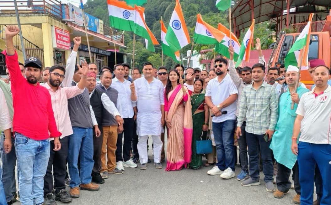 धारी में निकली भव्य तिरंगा रैली, राष्ट्रप्रेम से रंगा धारी