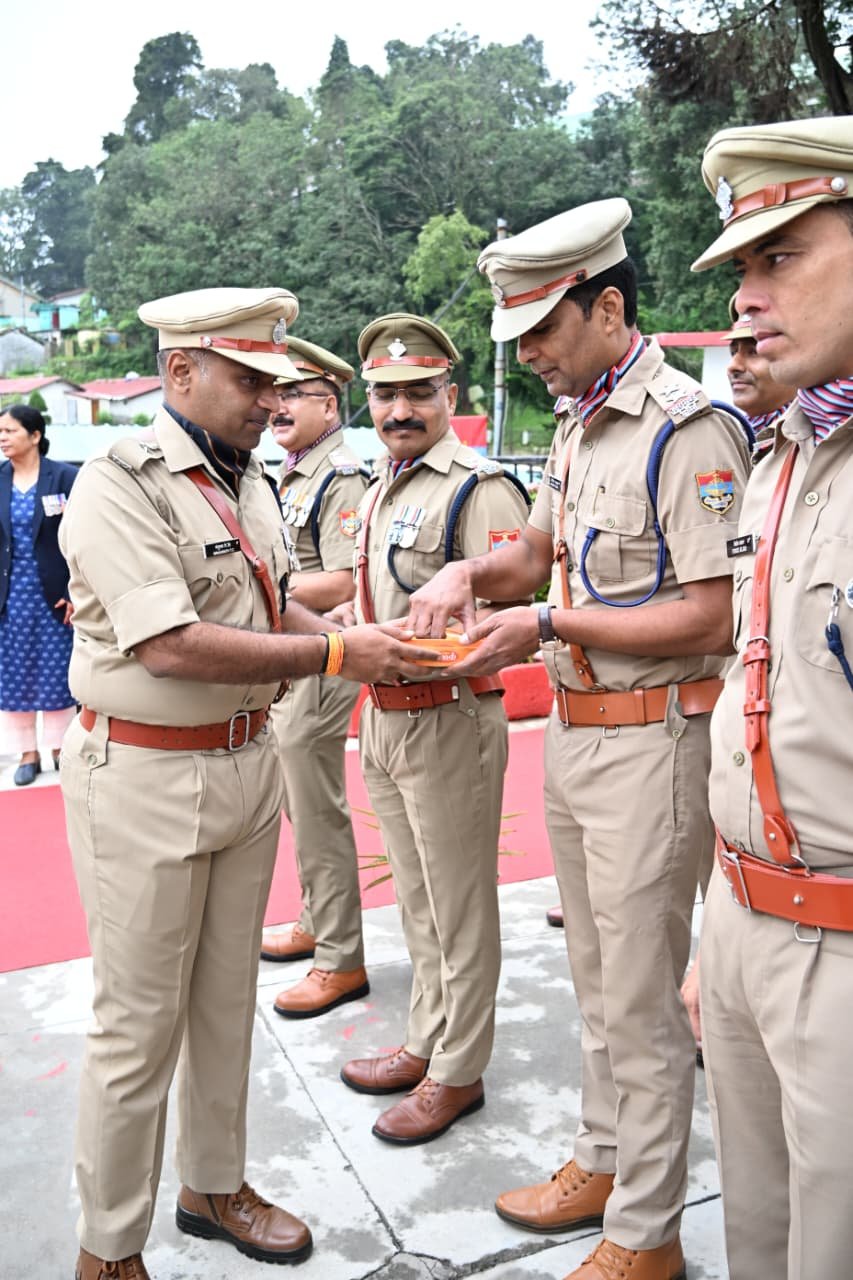स्वतंत्रता दिवस पर नैनीताल पुलिस के अधिकारी-कर्मचारी सम्मानित।