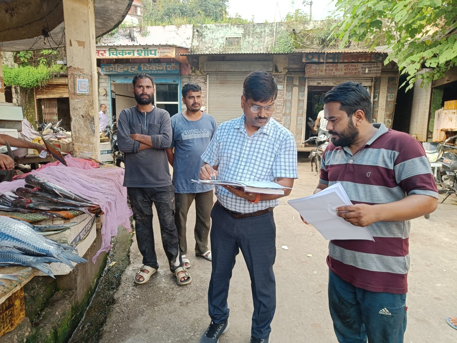 रामनगर मीट-मछली बाजार में खाद्य सुरक्षा विभाग की कार्रवाई, दो दर्जन प्रतिष्ठानों का निरीक्षण