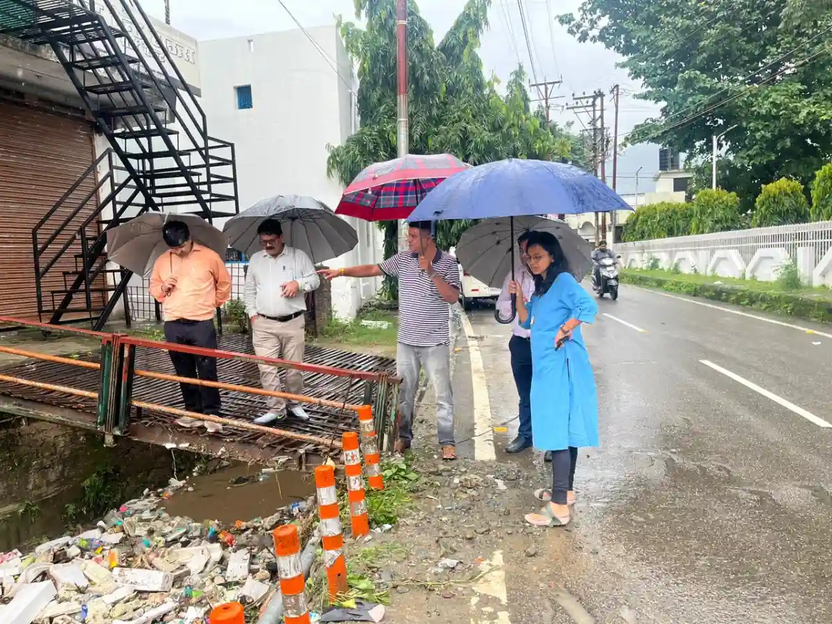 भारी बारिश को लेकर प्रशासन अलर्ट, एसडीएम और तहसीलदार ने संवेदनशील क्षेत्रों का किया निरीक्षण।