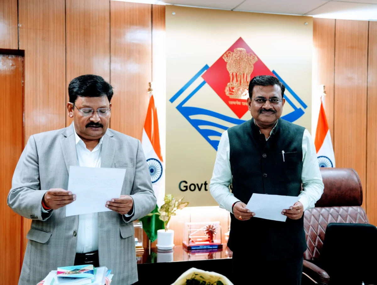दीपेन्द्र चौधरी ने उत्तराखंड सेवा का अधिकार आयोग में आयुक्त पद की शपथ ली।