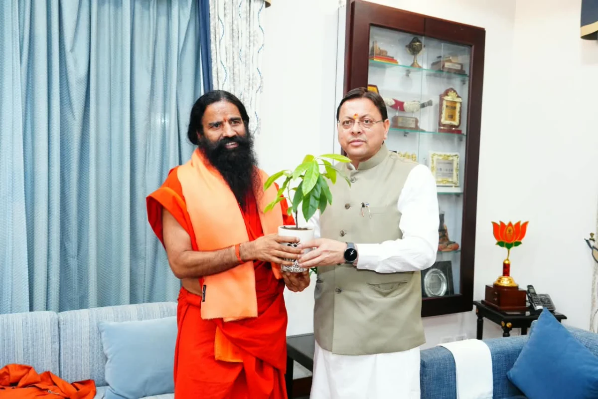 मुख्यमंत्री धामी से बाबा रामदेव ने की मुलाकात, योग-आयुर्वेद और उत्तराखंड के विकास पर हुई चर्चा।