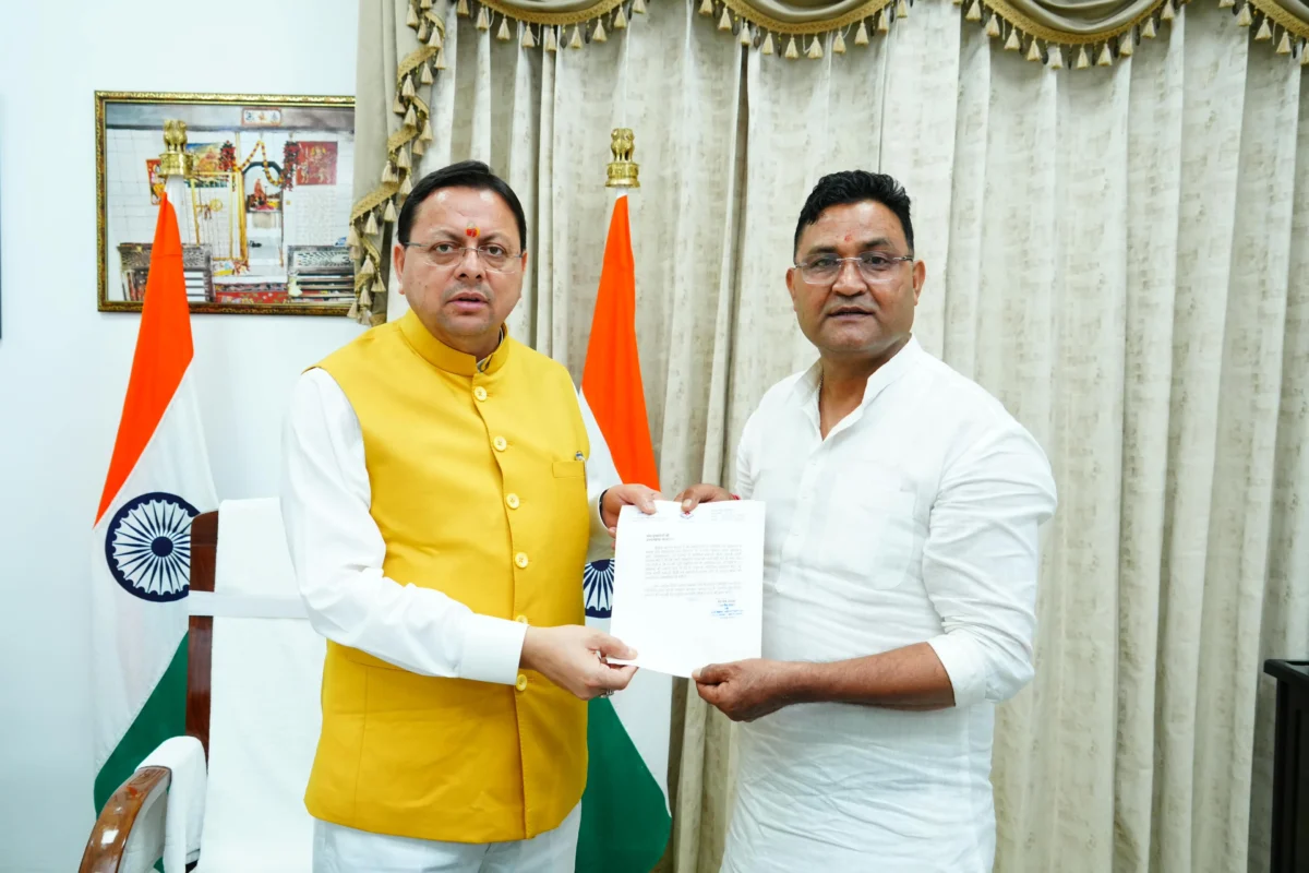 मंत्री कैड़ा ने सीएम धामी से की मुलाकात, भीमताल विधानसभा में आपदा से हुए नुकसान के लिए धनराशि स्वीकृत करने की मांग।