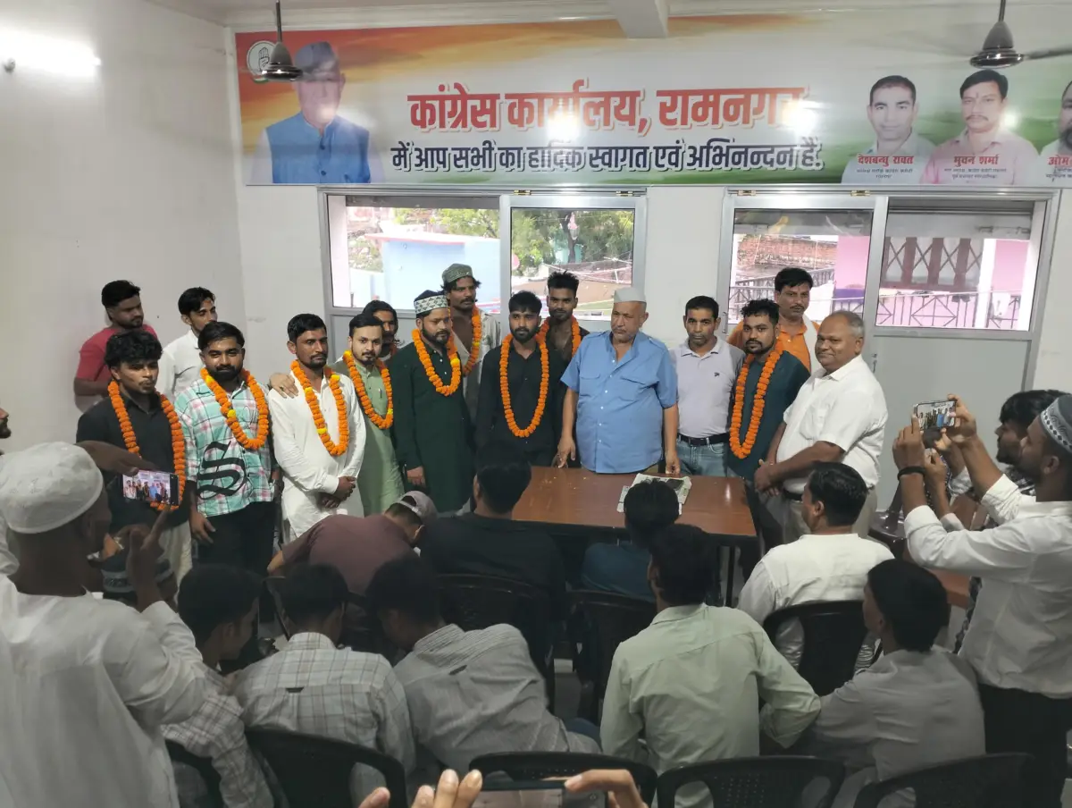 आजाद समाज पार्टी के पदाधिकारियों समेत 40 से अधिक कार्यकर्ताओं ने थामा कांग्रेस का दामन।