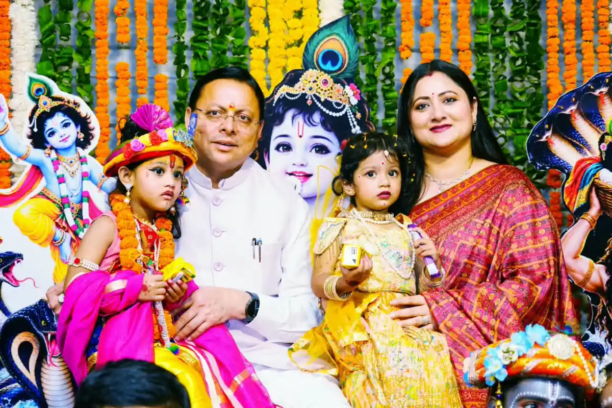 पुलिस लाइन देहरादून में धूमधाम से मनी श्रीकृष्ण जन्माष्टमी, सीएम धामी ने कलाकारों को किया सम्मानित।