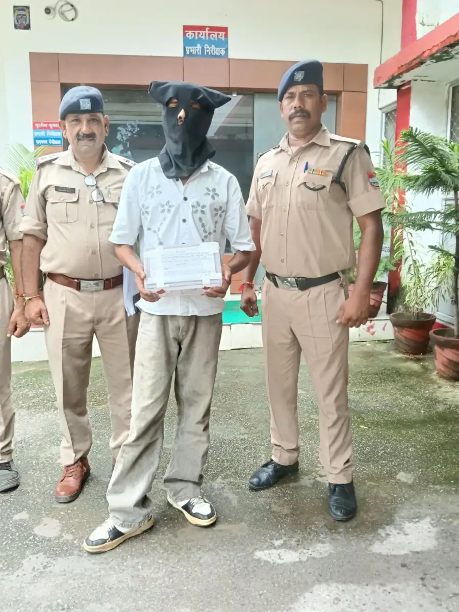 ऑपरेशन प्रहार के तहत अवैध तमंचे के साथ युवक गिरफ्तार।