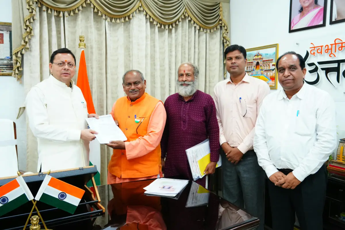 स्वतंत्रता सेनानी उत्तराधिकारी परिवार समिति के प्रतिनिधिमंडल ने मुख्यमंत्री धामी से की भेंट।