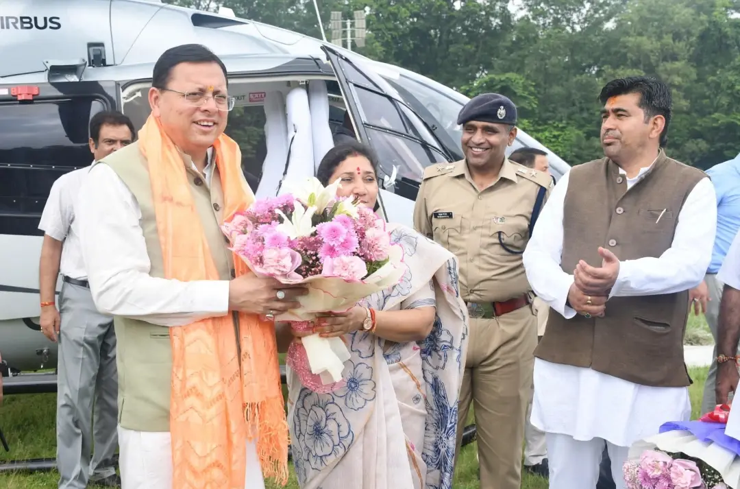 हल्द्वानी पहुंचे मुख्यमंत्री धामी, जनता से की मुलाकात और सुनीं जनसमस्याएं।