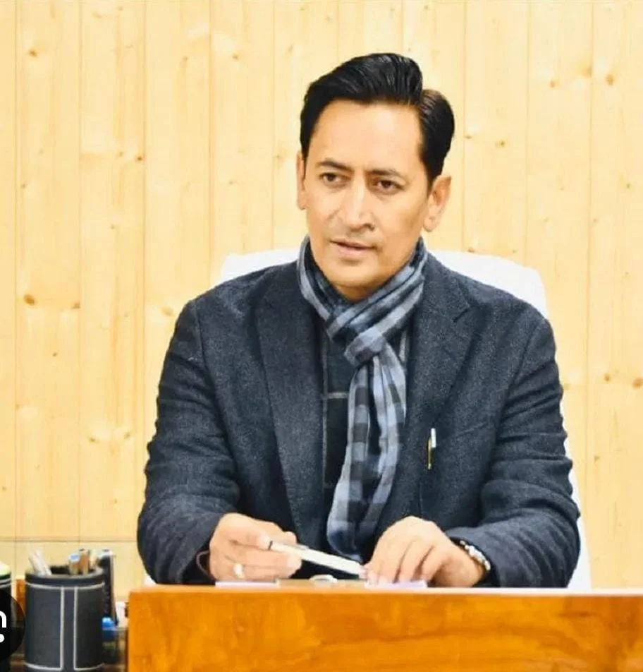 नैनीताल में स्ट्रीट लाइटों की वार्डवार होगी जांच, खराब लाइटों की रोजाना देनी होगी रिपोर्ट।