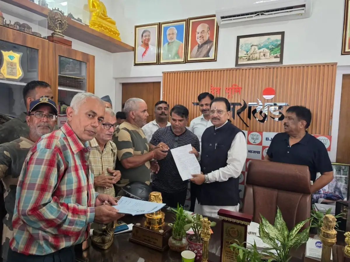 विजयपुर-पहाड़पानी मोटर मार्ग निर्माण का मामला उठा, ग्रामीणों ने सांसद अजय भट्ट से लगाई गुहार।